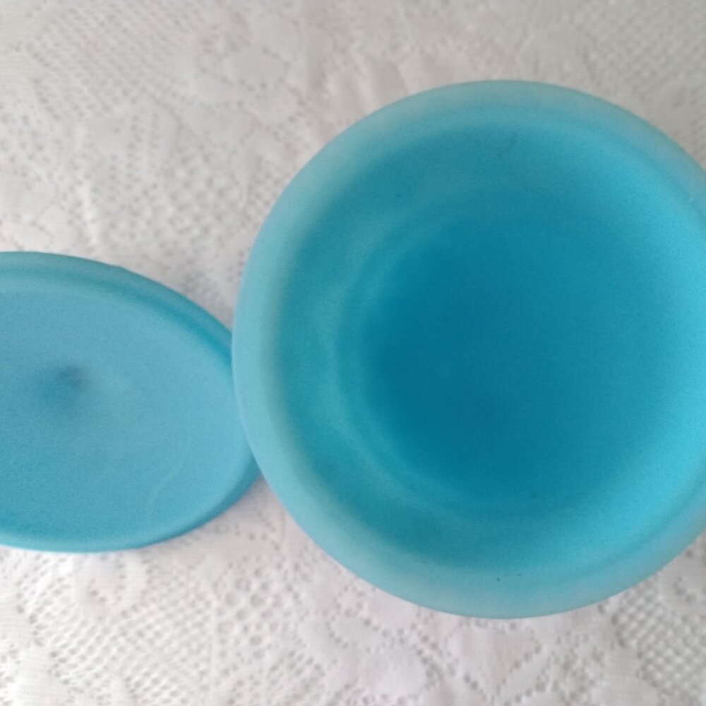 Vintage blue fenton covered dish - Picture 2 of 6